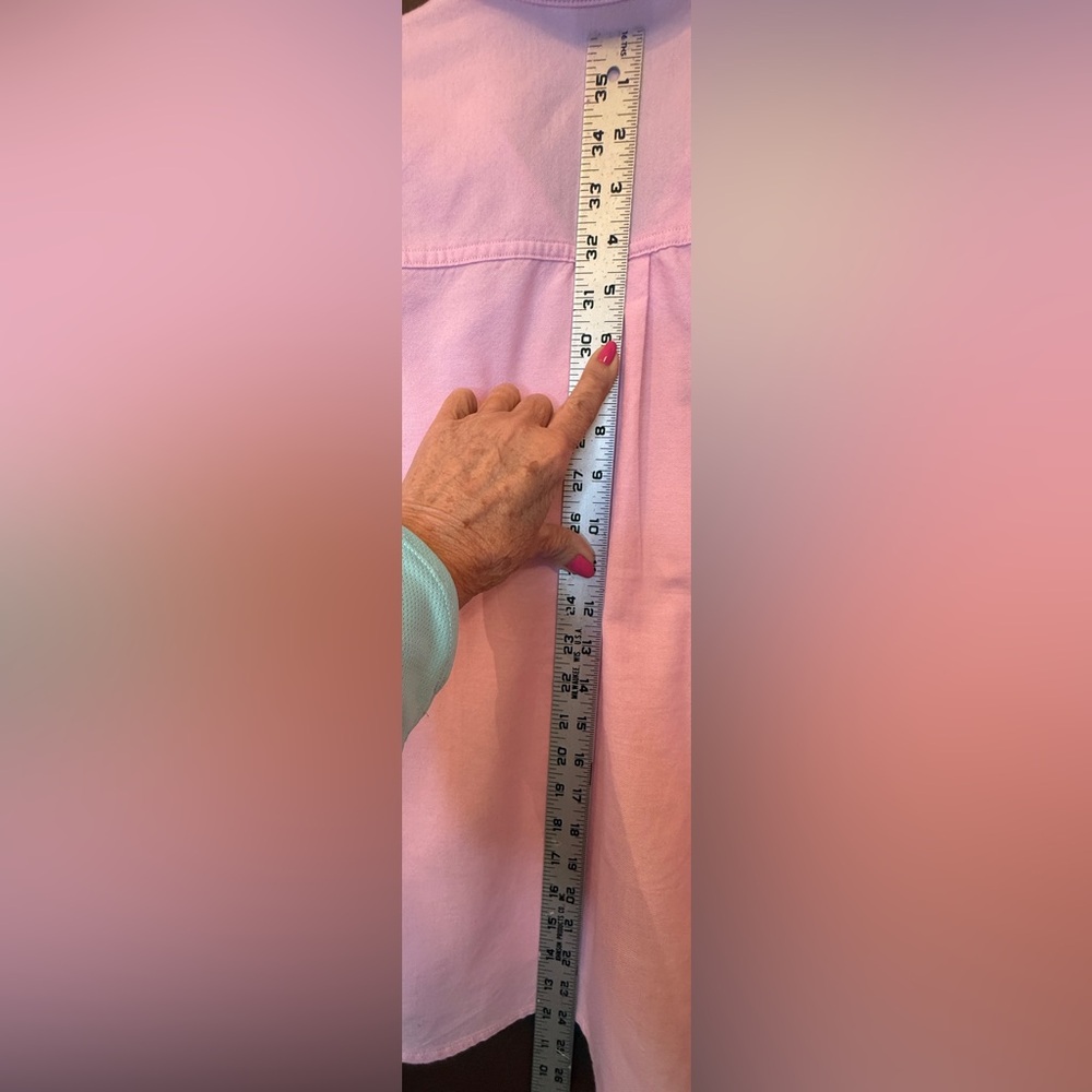Old Navy pink Boyfriend  Button-Up Shirt.  Two large chest pockets.Pristine sz M - Picture 9 of 10